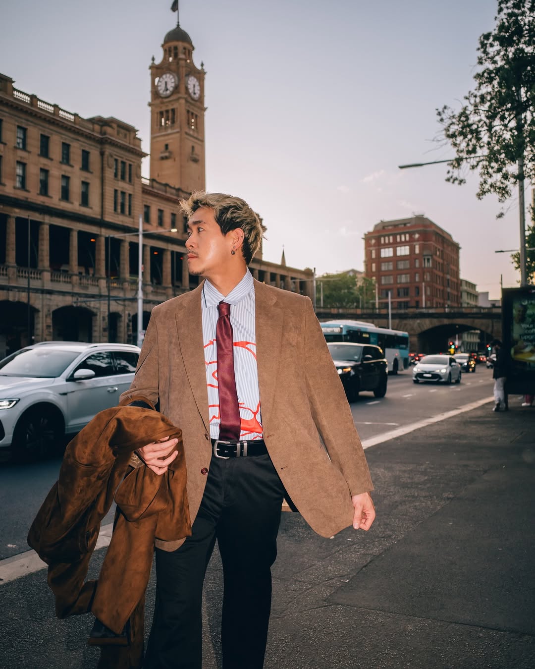 Complete_my_look_with_buckle1922_ready_for_any_event.Featuring_Maroon_Tie_and_Brumby_black_1.jpg